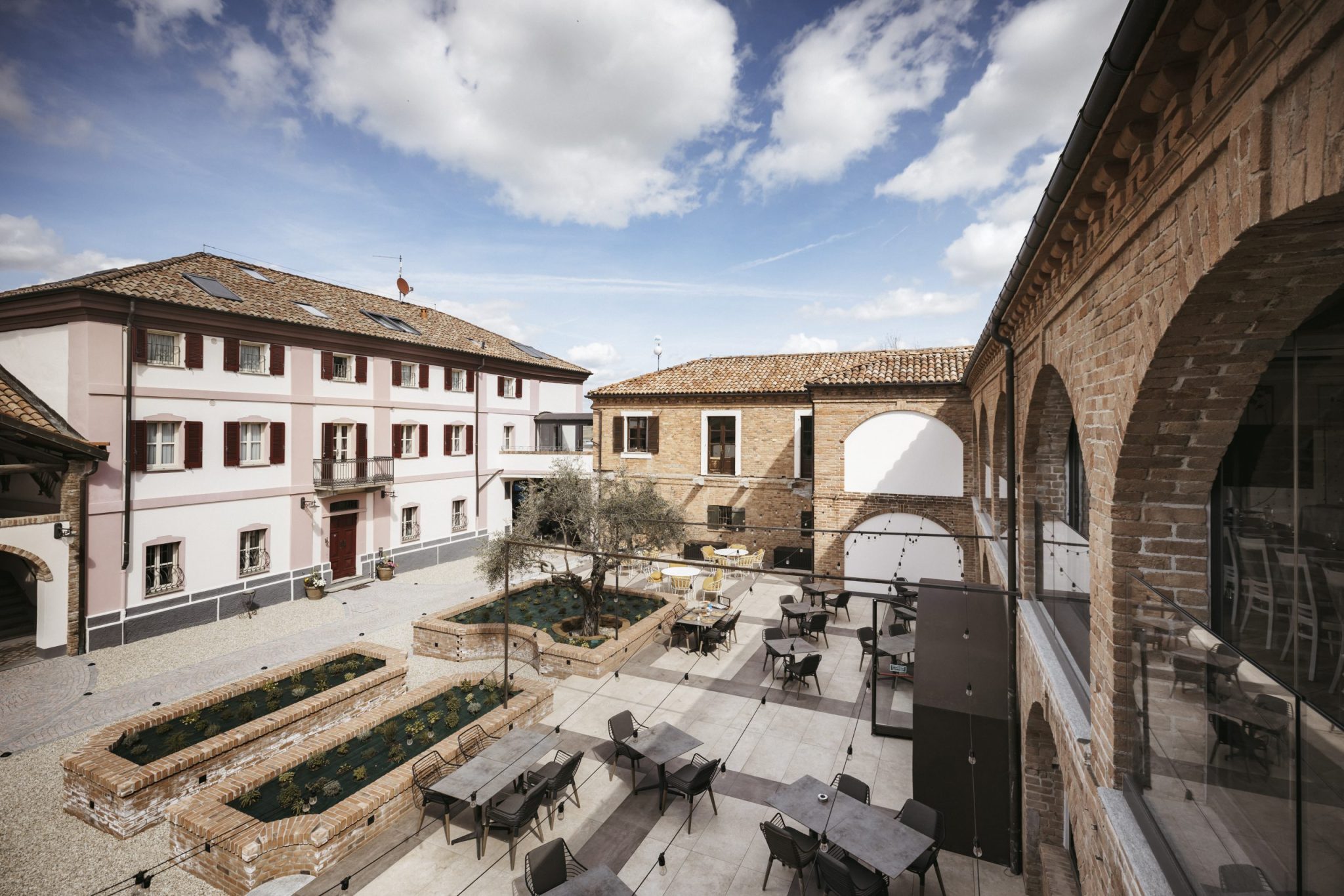 ALMARANTO CORTILE 2